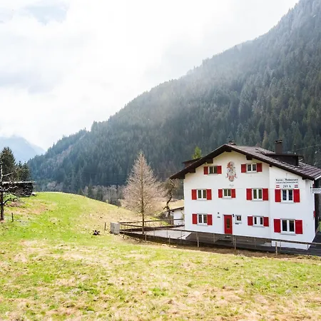 Modern In With Balcony Apartment *