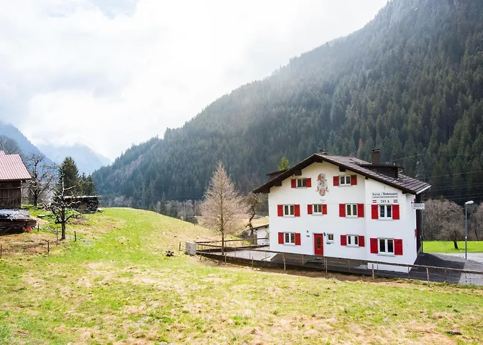 Modern In With Balcony Apartment *