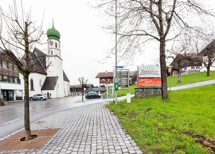 Modern In With Balcony Apartment